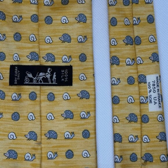 FUN HERMES TIE ~ YELLOW w/ WHIMSICAL PLAYFUL LIGHT BLUE HEDGEHOGS & SNAILS XL - Picture 3 of 5